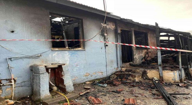 Hayraboluda müstakil ev yangında kül oldu