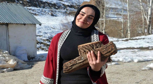 Hem öğretmen hem hademe