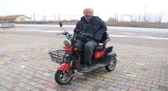 Hırsızlar engelli vatandaşın akülü arabasını çaldı