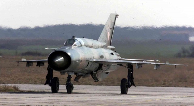 Hırvatistanda Mig-21 savaş uçağı düştü