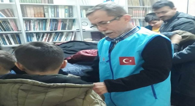 Hisarcıkta 52 öğrenciye kışlık mont