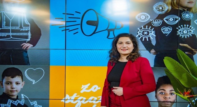 Hollandanın Türkiye kökenli ilk kadın Belediye Başkanı Huri Şahin görevine başladı