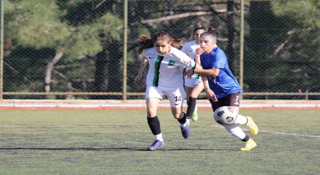Horozkentin kızları Bağcıları geçemedi