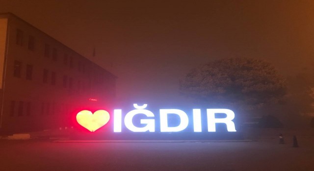 Iğdırda yoğun sis hayatı felç etti
