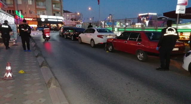 İki husumetli sokak ortasında birbirine ateş etti: 1 yaralı