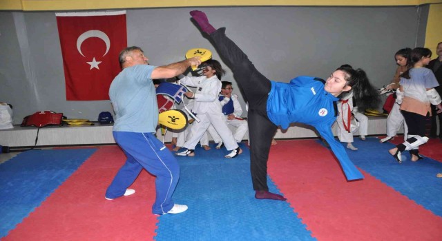 İki kolu olmayan Nisanur, Sümeyye Boyacı gibi altın madalya kazanmak istiyor