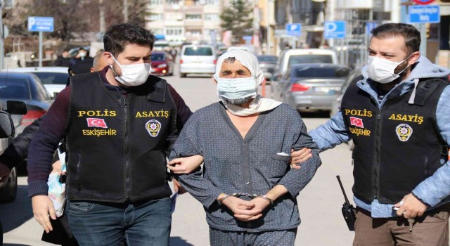 İkinci Kadir Şeker davasında mahkeme eşini ve kızını bıçaklayan sanığın akıl sağlığının araştırılmasını istedi