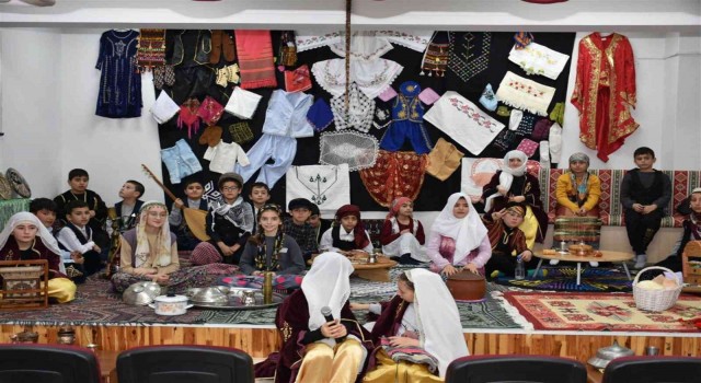 İlkokul öğrencilerinin kültür sergisi renkli görüntüler oluşturdu