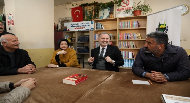 İnegölde kahvehaneler kitap haneye dönüşüyor