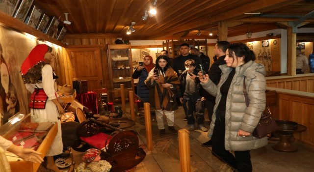 İnegölün değerleri yabancı turistlere tanıtılıyor