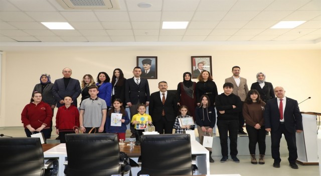 İnsan hakları temalı yarışmalarda dereceye giren öğrenciler ödüllendirildi