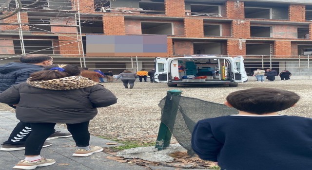 İnşattan düşen işçi yaralandı