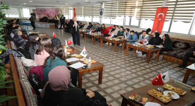 İpekyolunda kitap tahlil programı devam ediyor