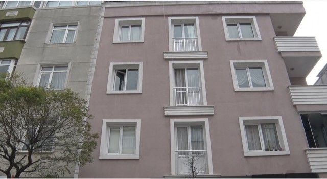 İstanbulda akıl almaz olay kamerada: Çilingirle kapıyı açtırıp halasının evini soydu