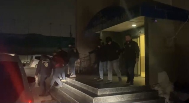 İstanbulda “bakım yapıyoruz” yalanıyla kablo çalan hırsızlar yakalandı