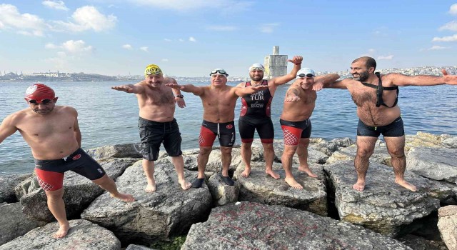İstanbulda kış ayında boğazda deniz sefası