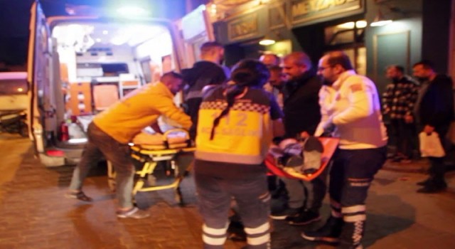 İstanbulda restoran önünde silahlı saldırı: Yolda beklerken bacağından vuruldu