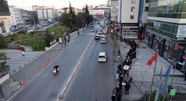 İstanbulda SGK önünde EYT kuyruğu