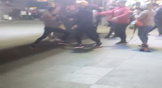 İstanbulda yaşanan tekme, yumruk ve silahlı kavgalar kamerada