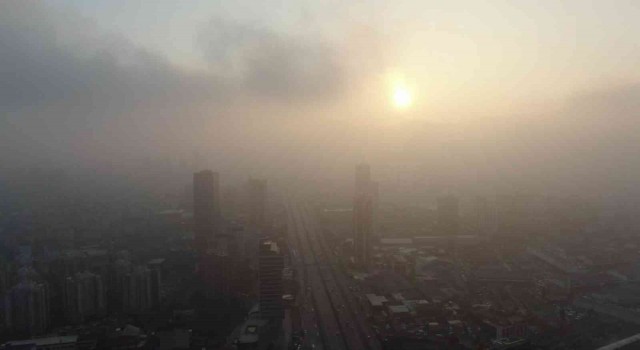 İstanbulda yoğun sise gün doğumu eşlik etti