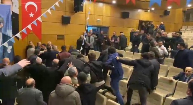 İYİ Partinin Rize Merkez İlçe Kongresinde kavga çıktı