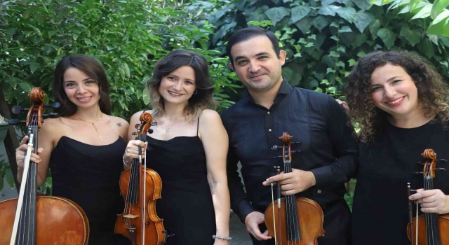 İzmir Ekonomiden yeni yıla özel program