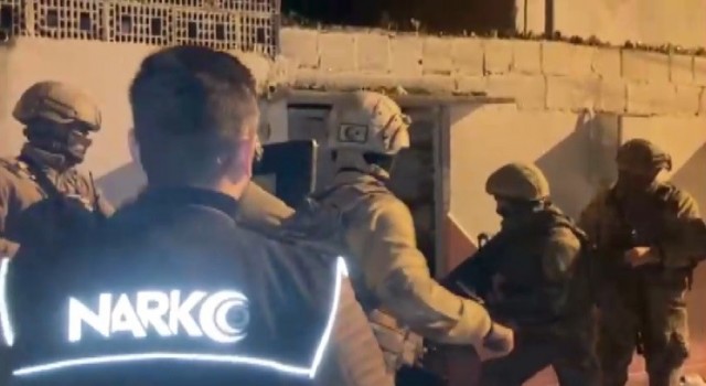 İzmirde 50 adrese eş zamanlı zehir baskını: 37 gözaltı