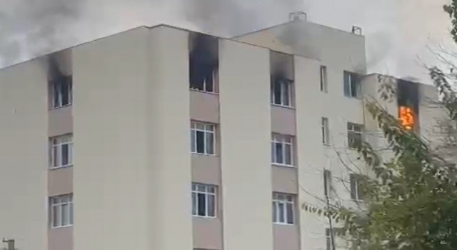 İzmirde eski yurt binasında korkutan yangın