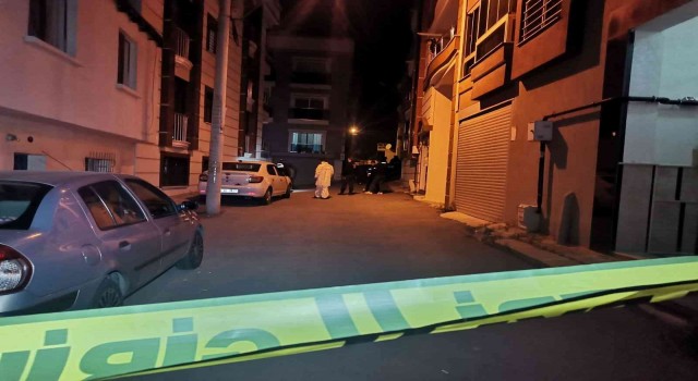 İzmirde kıskançlık cinayeti: Kız arkadaşını hem silahla vurdu hem de bıçakladı