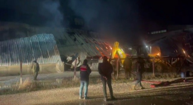 İzmirde mobilya atölyesinde korkutan yangın