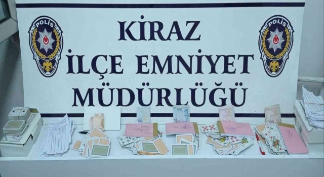 İzmirde Okuma-Yazma Derneğine kumar baskını
