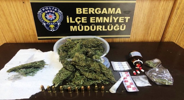 İzmirde uyuşturucu evine operasyon