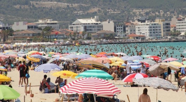 İzmire Ocak-Kasım arasında yaklaşık 95 ülkeden 1 milyon 416 bin 105 yabancı turist ayak bastı
