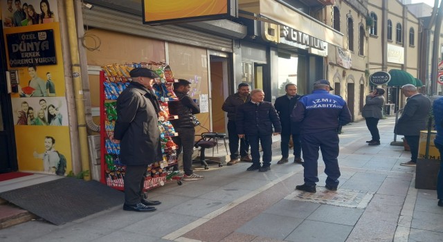 İzmitte zabıta ekipleri kaldırım işgali denetiminde