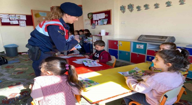 Jandarmadan çizgi filmli hayvan sevgisi bilinci