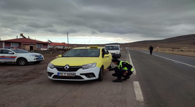 Jandarmadan kış lastiği denetimi