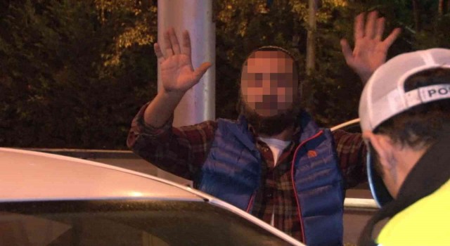 Kadıköyde trafik denetiminde alkollü çıktı, basın mensuplarına el salladı