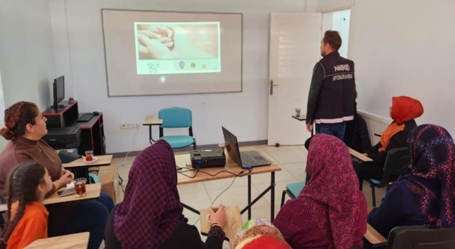 Kadın, genç ve muhtarlara yönelik uyuşturucu ile mücadele semineri verildi