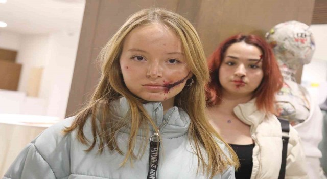 Kadına yönelik şiddete tiyatral gösteriyle dikkat çektiler