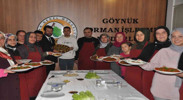 Kadınlar mutfağın püf noktalarını öğreniyor