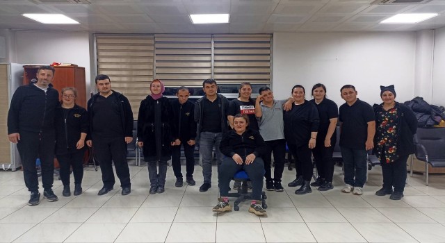 Kafe çalışanları halk oyunları öğrenmeye başladı