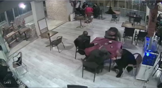 Kağıthanede dehşet anları kamerada: Husumetlisinin işyerini silahla böyle bastı