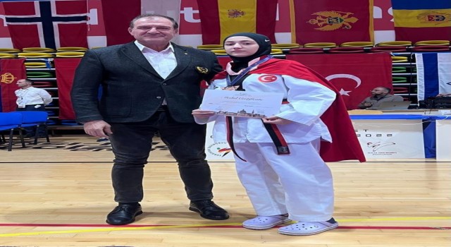 Kağıtsporlu Esila, Maltadan bronz madalya ile döndü