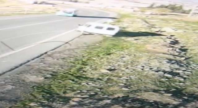 Kahramanmaraşta minibüs ile halk otobüsünün çarpıştığı kaza anı kamerada