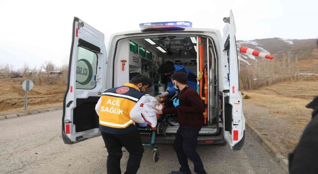 Kalbi duran öğrenci ambulans helikopterle Vana sevk edildi