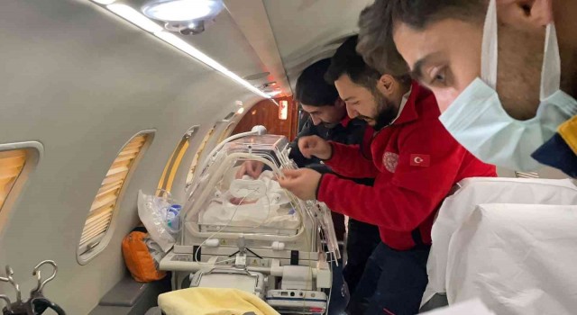 Kalp rahatsızlığı olan 3 günlük bebek İstanbula sevk edildi