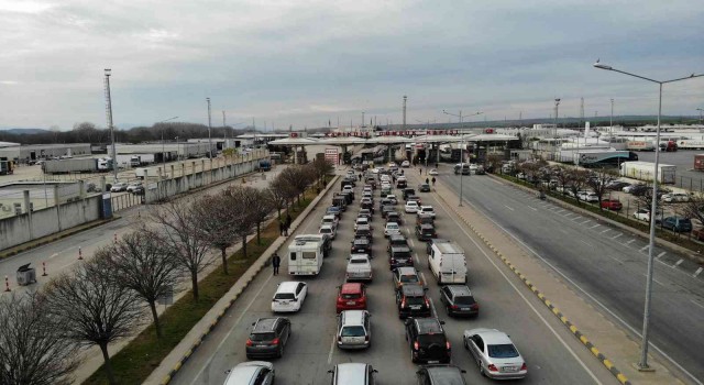 Kapıkule Sınır Kapısında Bulgarların yılbaşı hareketliliği: Uzun araç kuyrukları havadan görüntülendi