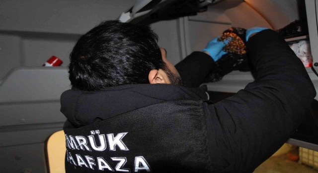 Kapıkulede kaçakçılık operasyonu: 1 milyon liralık kaçak trüf mantarı ve kehribar ele geçirildi