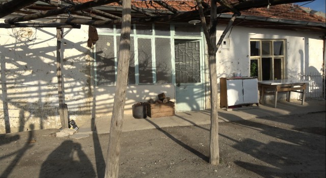 Kapının önüne bırakılan çocuğun annesi ifadesinin ardından serbest bırakıldı