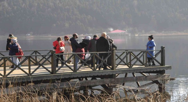 Kar yağmadan önce Abantta güneşin tadını çıkardılar